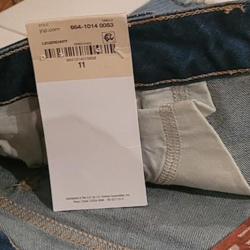 NWT Arizona distressed MIDI  jean shorts size 11 - Picture 5 of 6